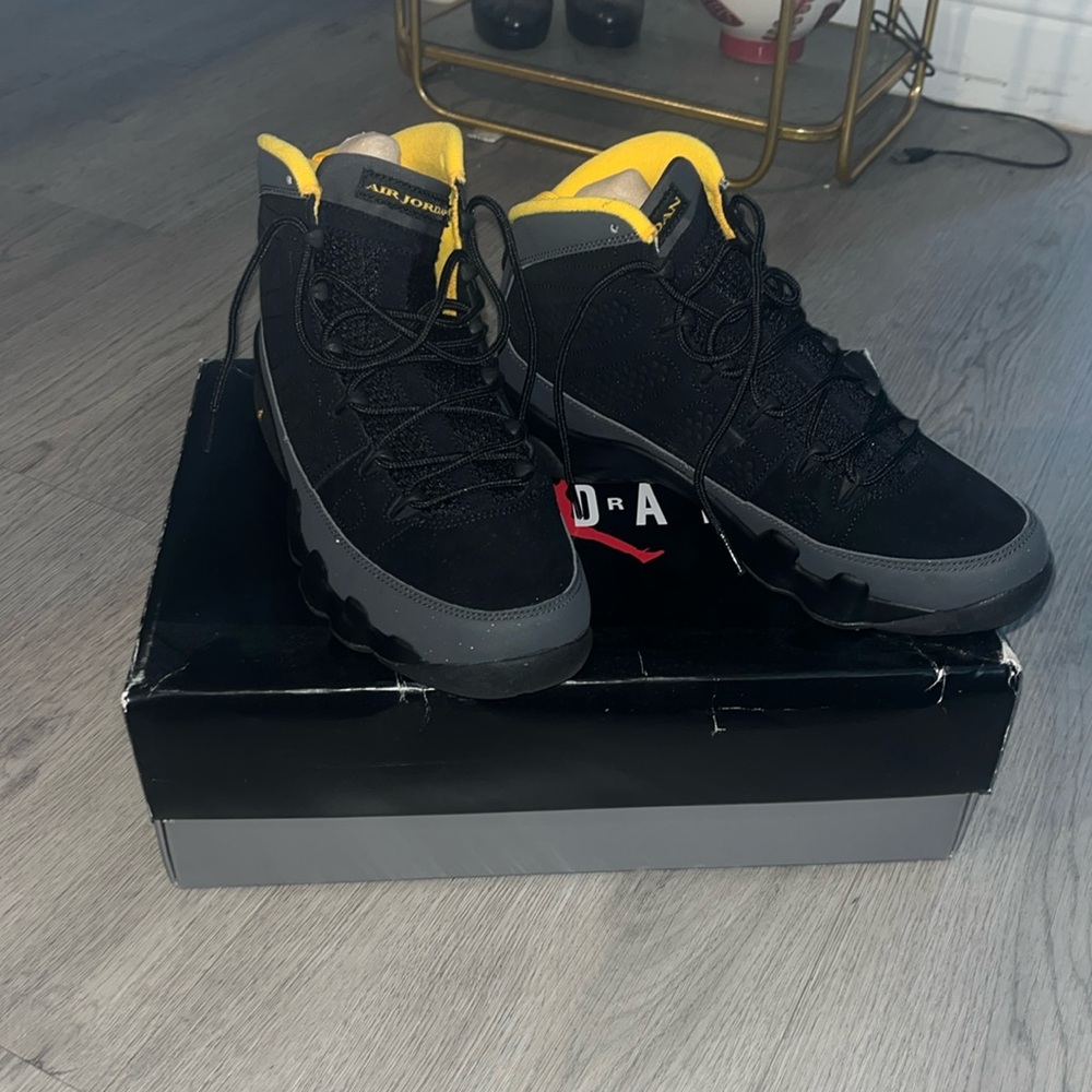 Like new Air Jordanian 9 Retro